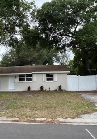 $1,950 | 4930 72nd Street North, St. Petersburg, FL 33709