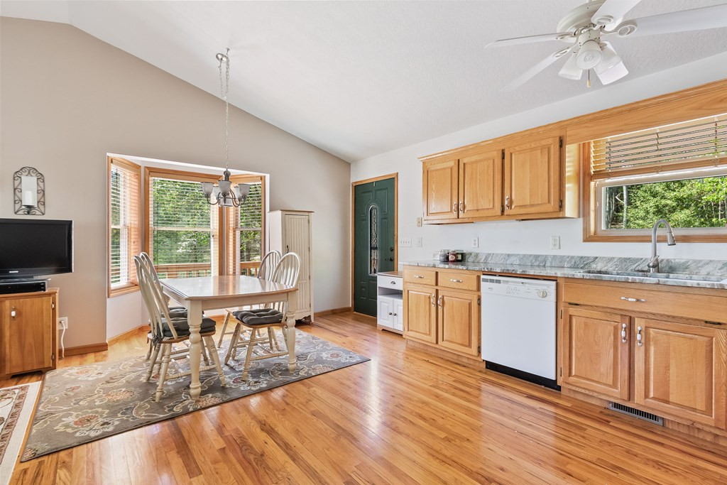 160 Setting Sun Lane Murphy, NC 28906 - Photo 10 of 64