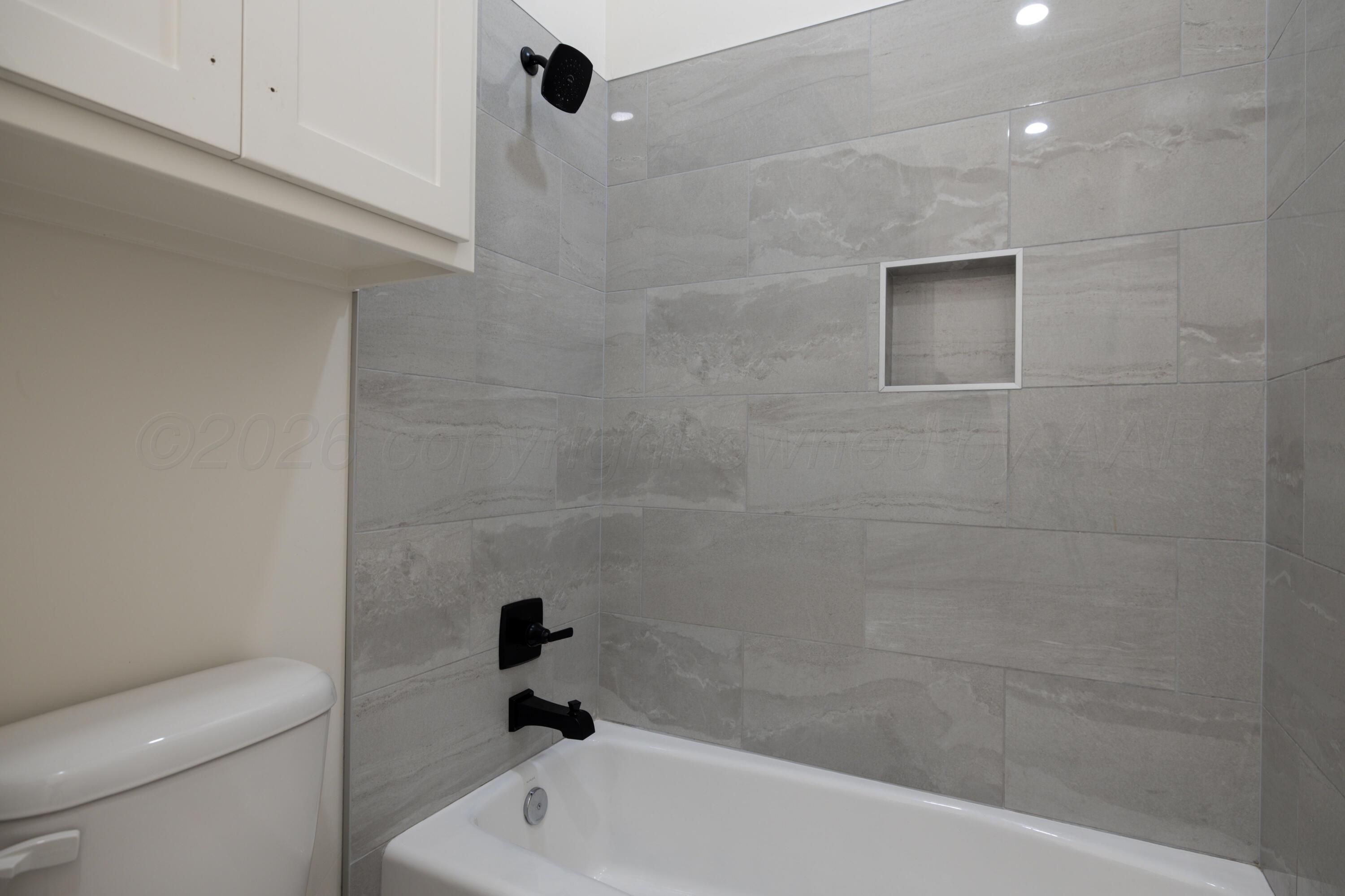4410 North Rocking Chair Lane Amarillo, TX 79124 - Photo 29 of 42 Guest Bathroom