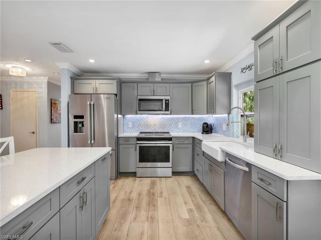 3523 Santiago Way Naples, FL 34105 - Photo 12 of 39