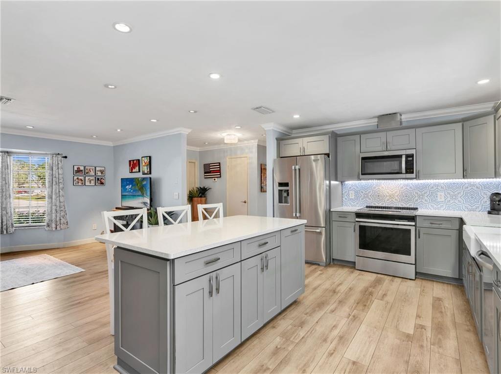 3523 Santiago Way Naples, FL 34105 - Photo 13 of 39