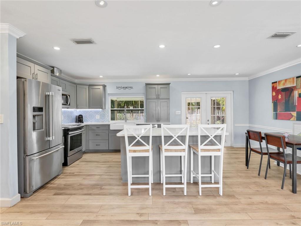 3523 Santiago Way Naples, FL 34105 - Photo 14 of 39