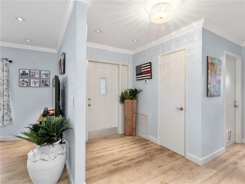 3523 Santiago Way Naples, FL 34105 - Photo 4 of 39