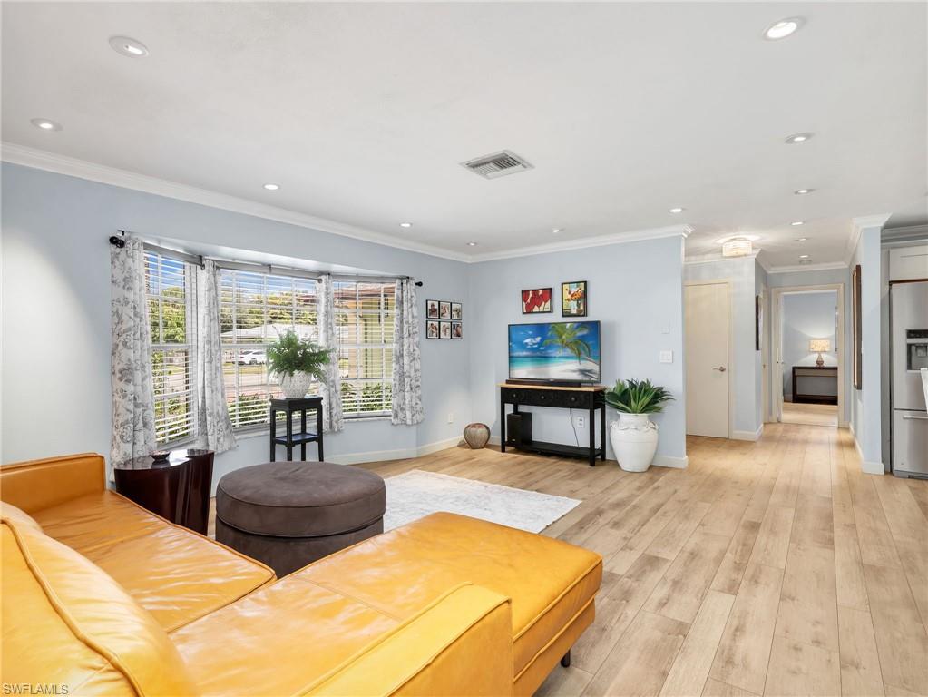 3523 Santiago Way Naples, FL 34105 - Photo 8 of 39