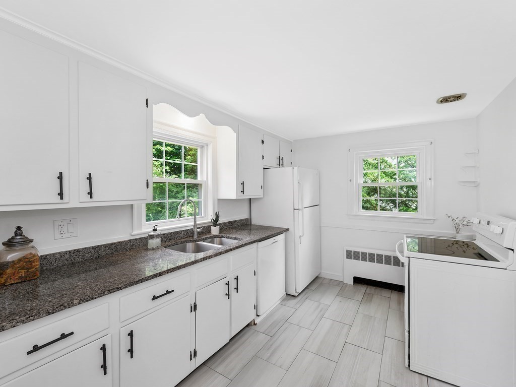 118 Sutton Road Needham, MA 02492 - Photo 7 of 28