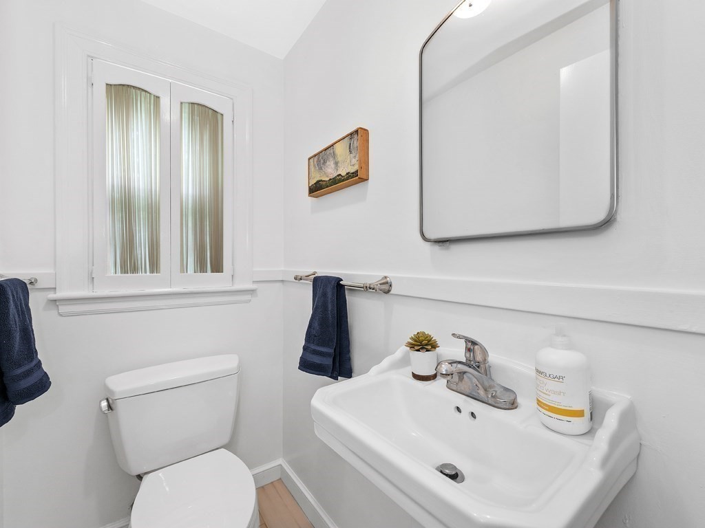 118 Sutton Road Needham, MA 02492 - Photo 10 of 28