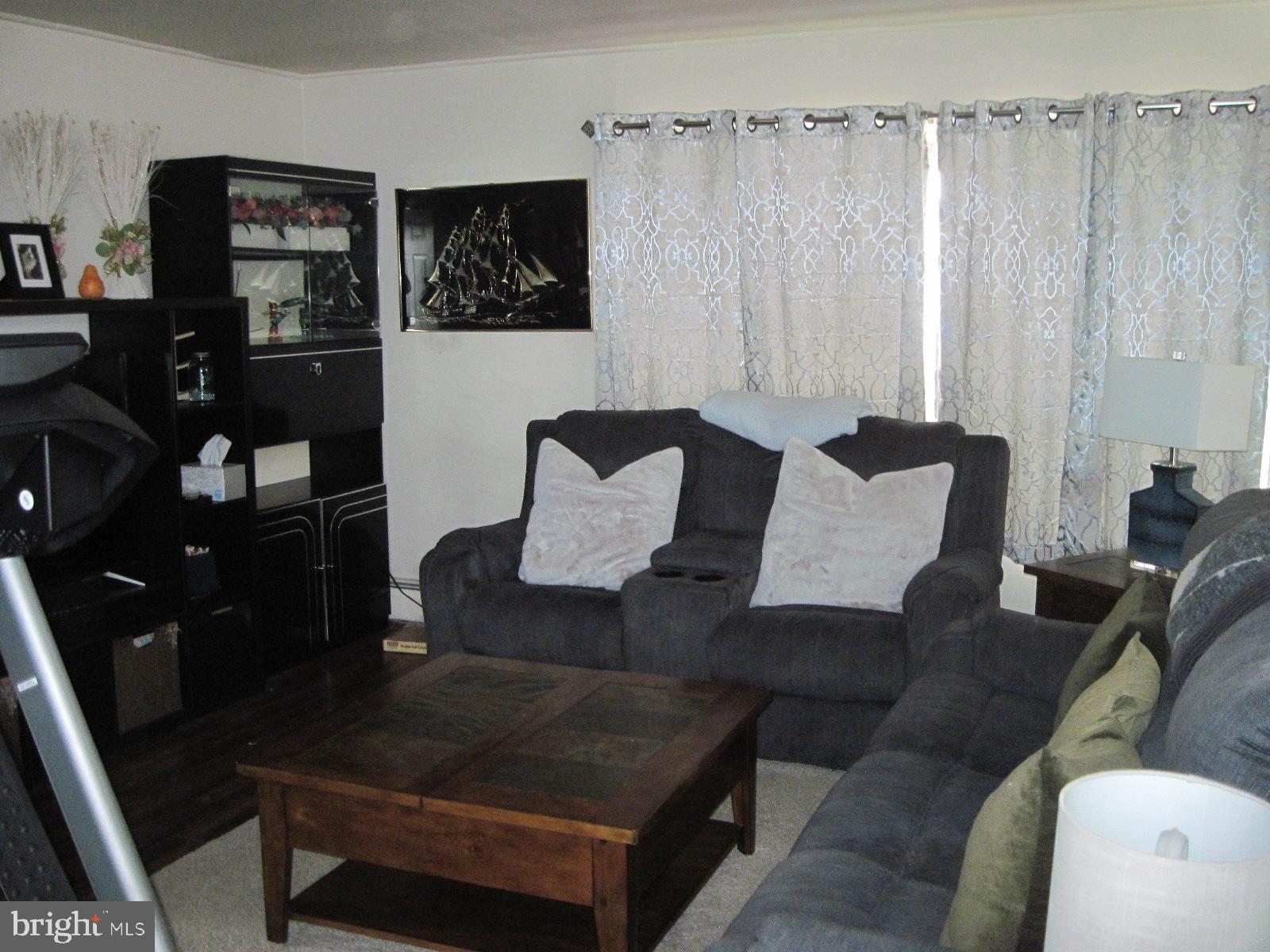 1401 Continental Road York, PA 17404 - Photo 4 of 33 Living Room b