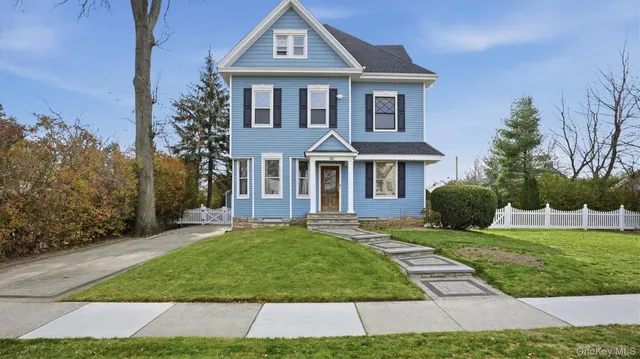 $1,110,000 | 40 Meadow Street, Garden City, NY 11530