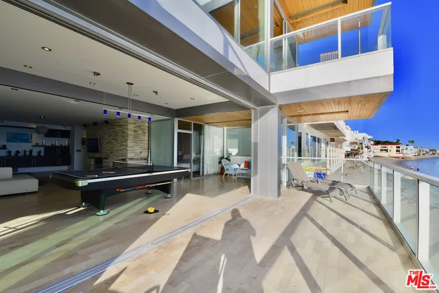 a view of a terrace with sky view