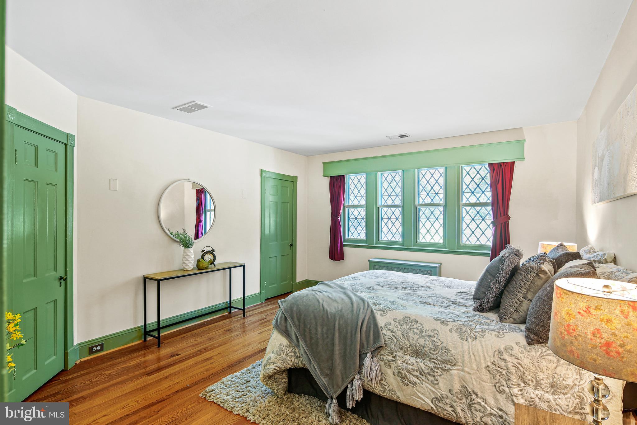 201 Ridgemede Road Baltimore, MD 21210 - Photo 25 of 40 BR2 with original windows