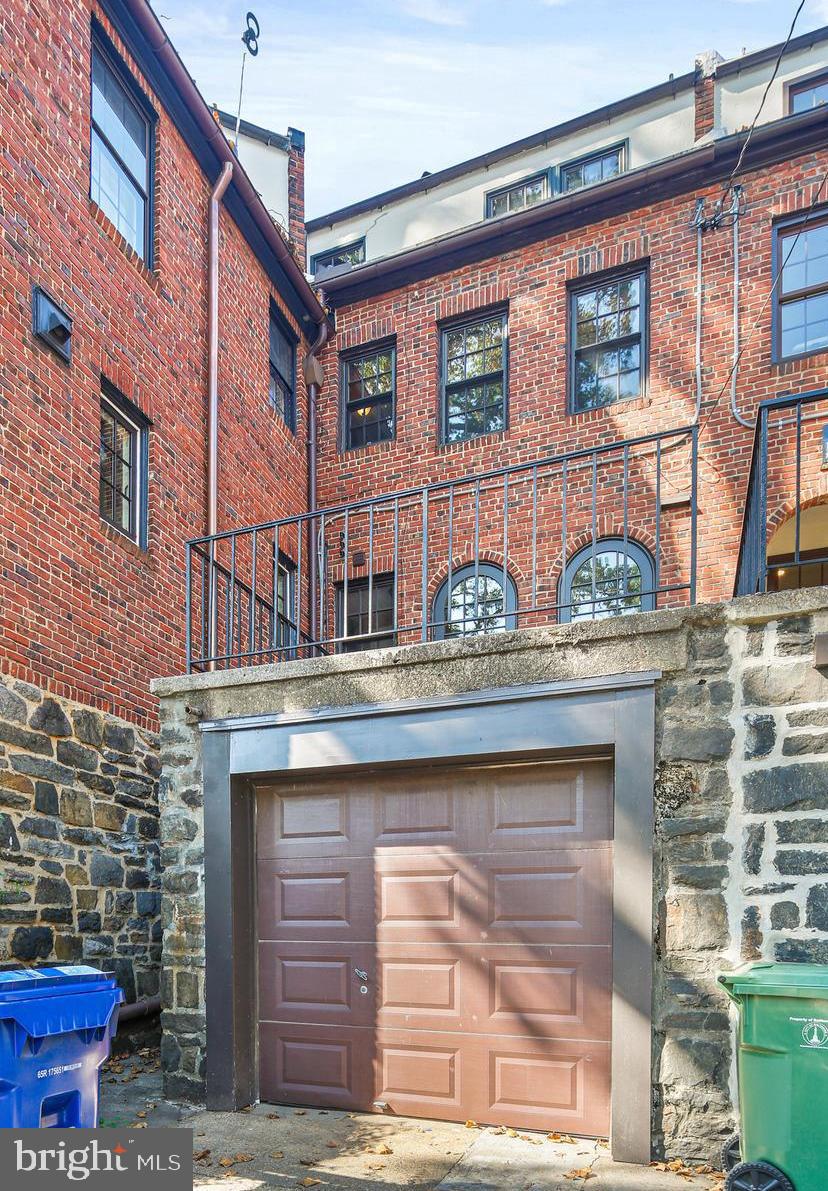 201 Ridgemede Road Baltimore, MD 21210 - Photo 39 of 40 Rear facade of house, all Pella windows