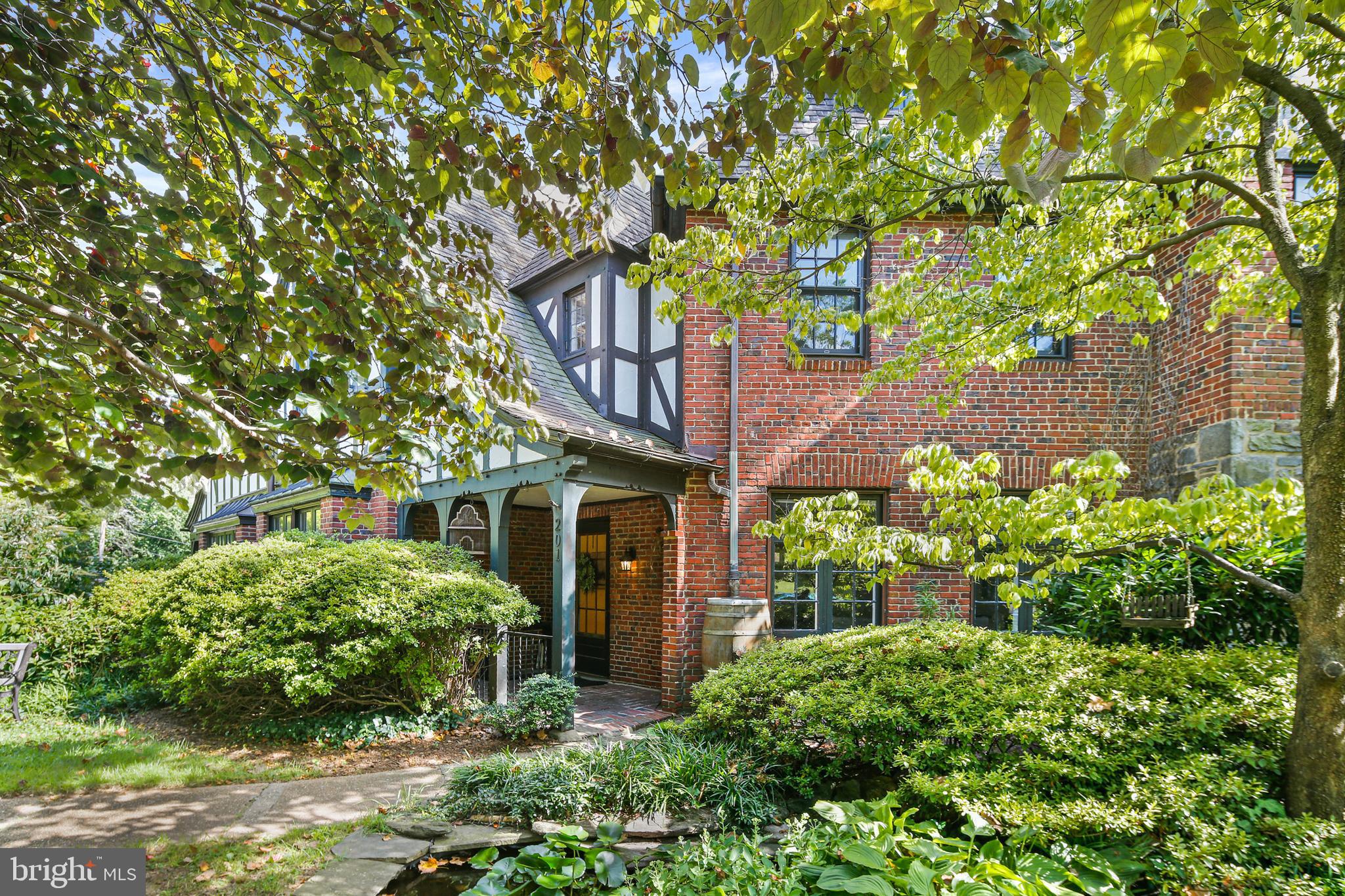 201 Ridgemede Road Baltimore, MD 21210 - Photo 4 of 40
