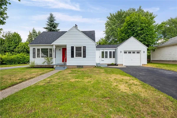 $189,900 | 162 Newton Road, Greece, NY 14626