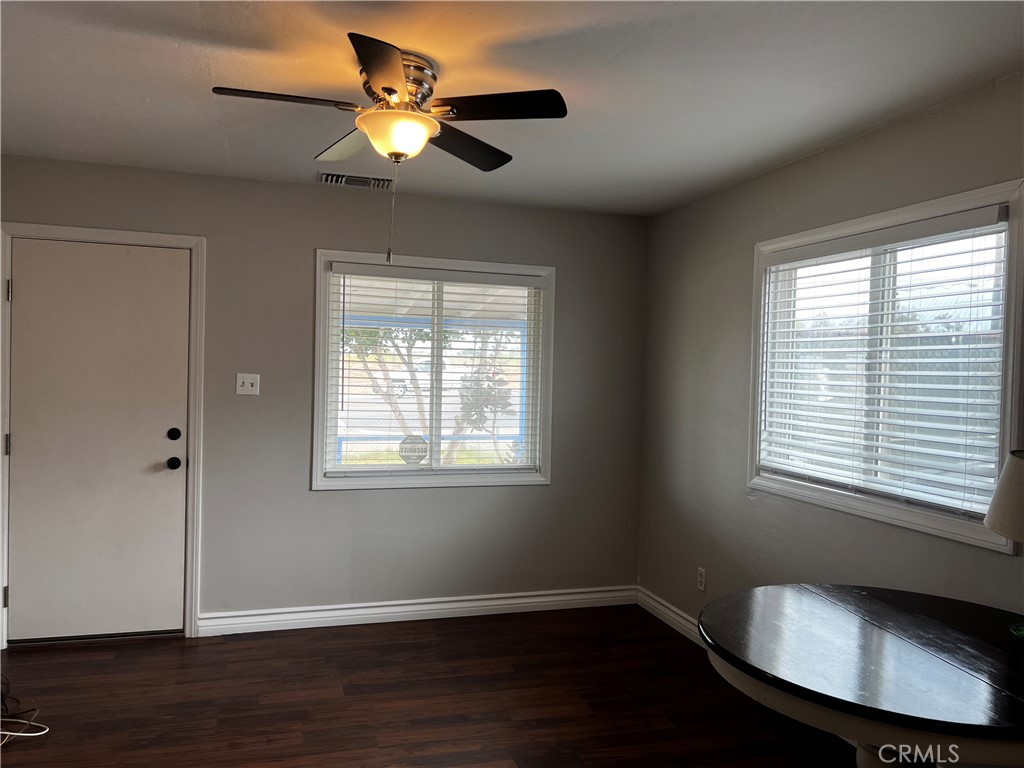 910 South Rancho Avenue Colton, CA 92324 - Photo 5 of 27 Living room