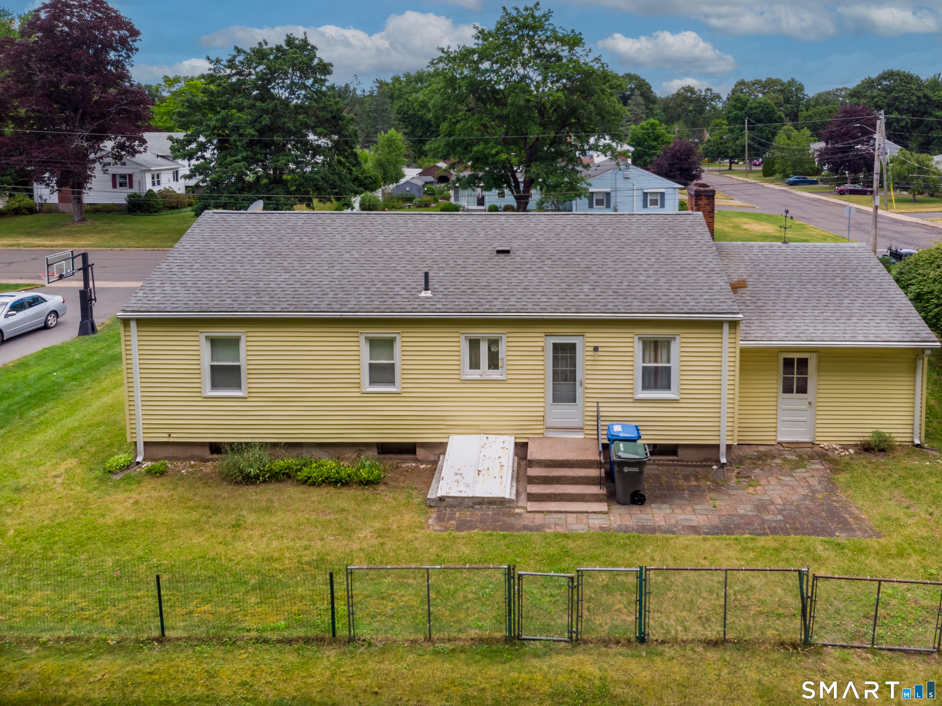 54 Woodhill Road Manchester, CT 06042 - Photo 3 of 4