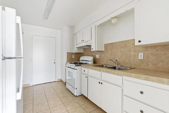 $1,400 | 616 South Irwin Street, Unit C, Hanford, CA 93230