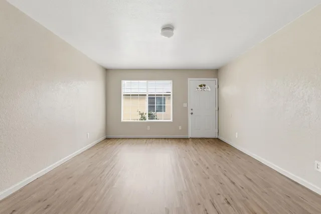 $1,400 | 616 South Irwin Street, Unit C, Hanford, CA 93230