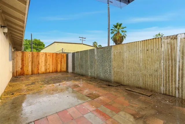 $1,400 | 616 South Irwin Street, Unit C, Hanford, CA 93230