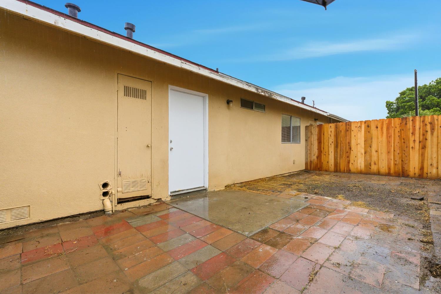 616 South Irwin Street, Unit C Hanford, CA 93230 - Photo 25 of 26 a view of an empty room
