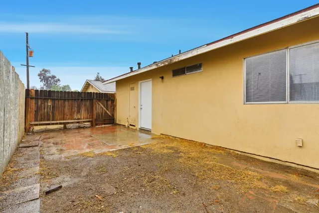 $1,400 | 616 South Irwin Street, Unit C, Hanford, CA 93230