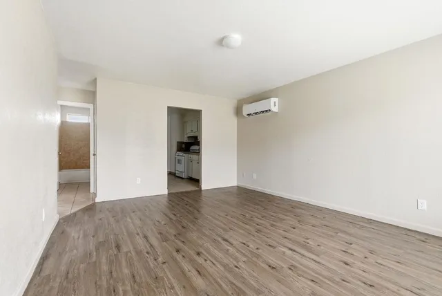 $1,400 | 616 South Irwin Street, Unit C, Hanford, CA 93230