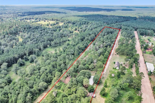 an aerial view of a yard