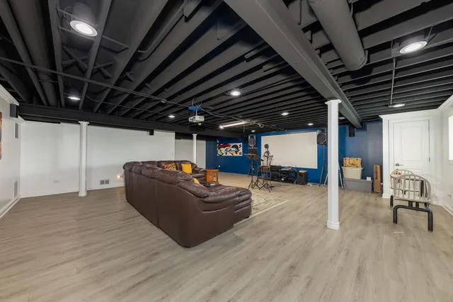 a view of a livingroom with furniture