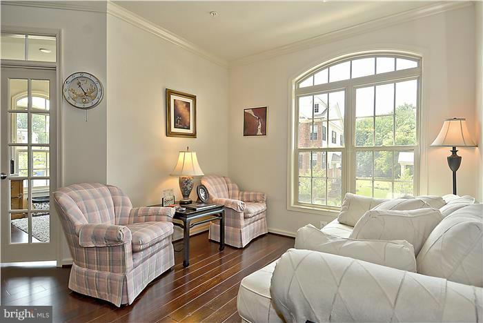 1545 Rabbit Hollow Place Silver Spring, MD 20906 - Photo 11 of 28 Living Room
