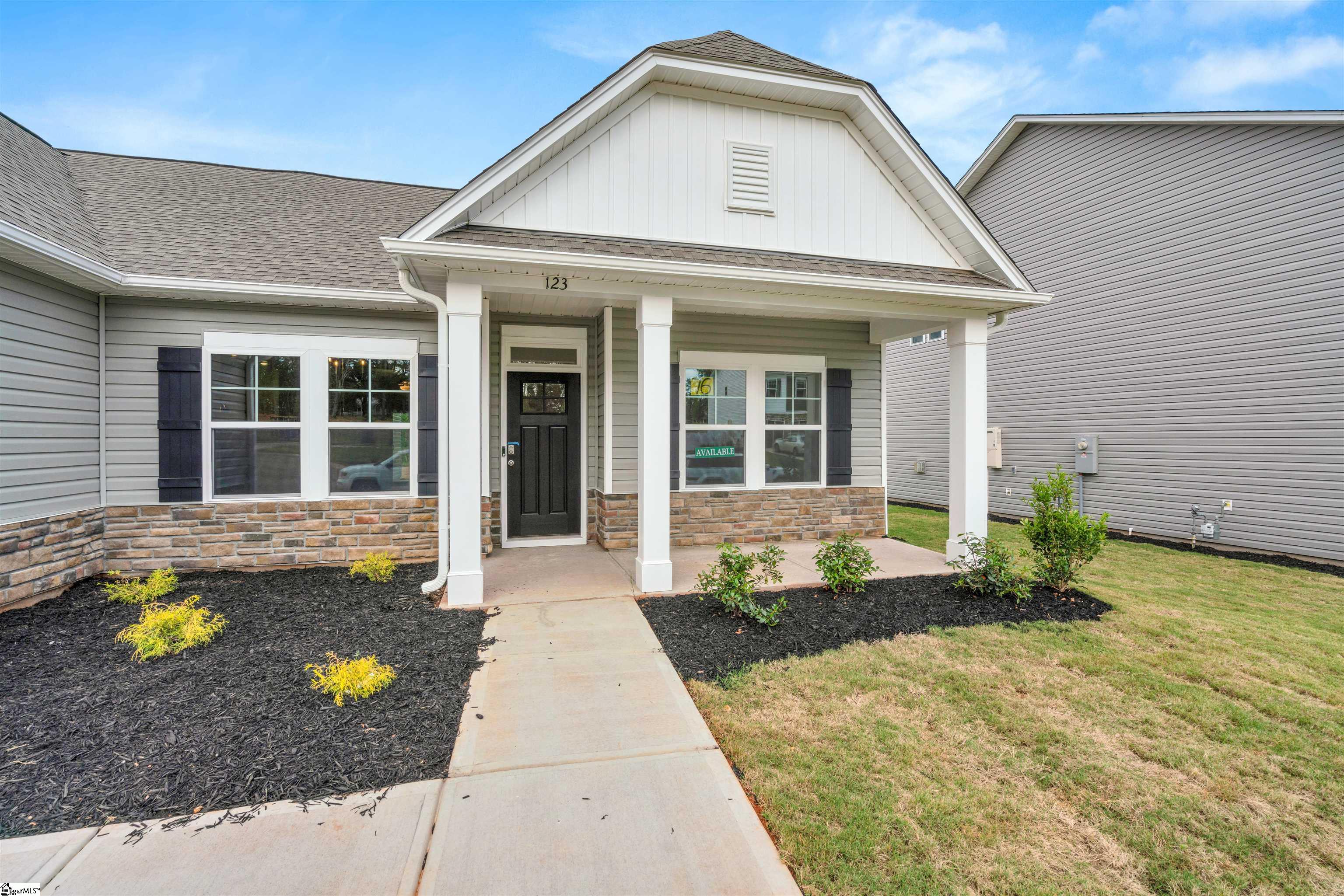 123 Hunter Ridge Drive Boiling Springs, SC 29316 - Photo 3 of 36 Gallery Image 3