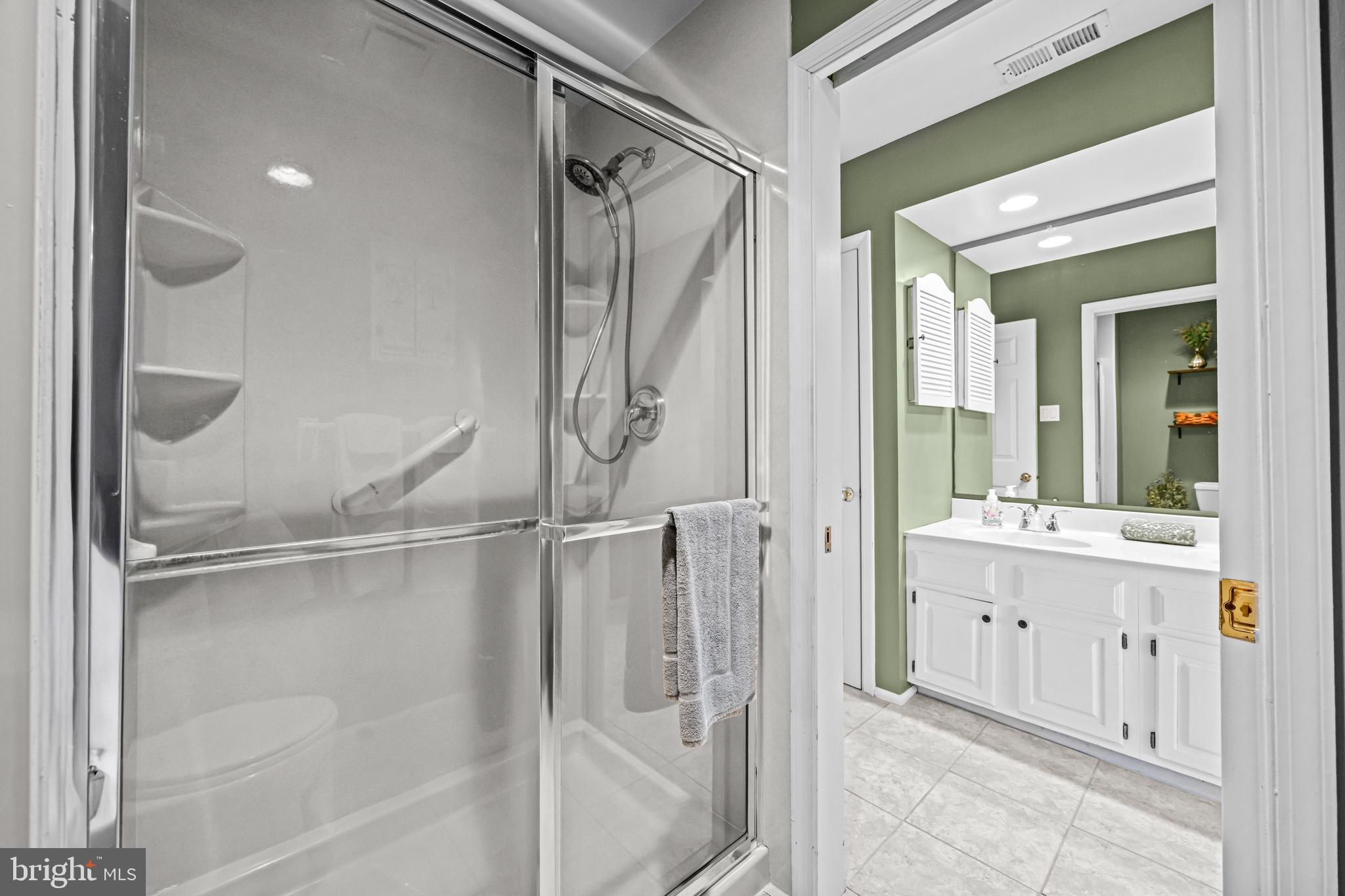 320 McKendimen Road Medford, NJ 08055 - Photo 34 of 81 Jack and Jill bath for beds 3 and 4
