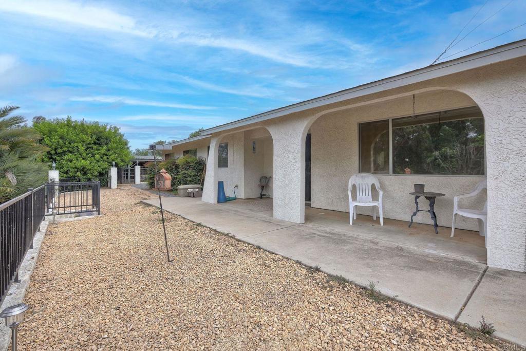 548 Taylor Street Vista, CA 92084 - Photo 11 of 74