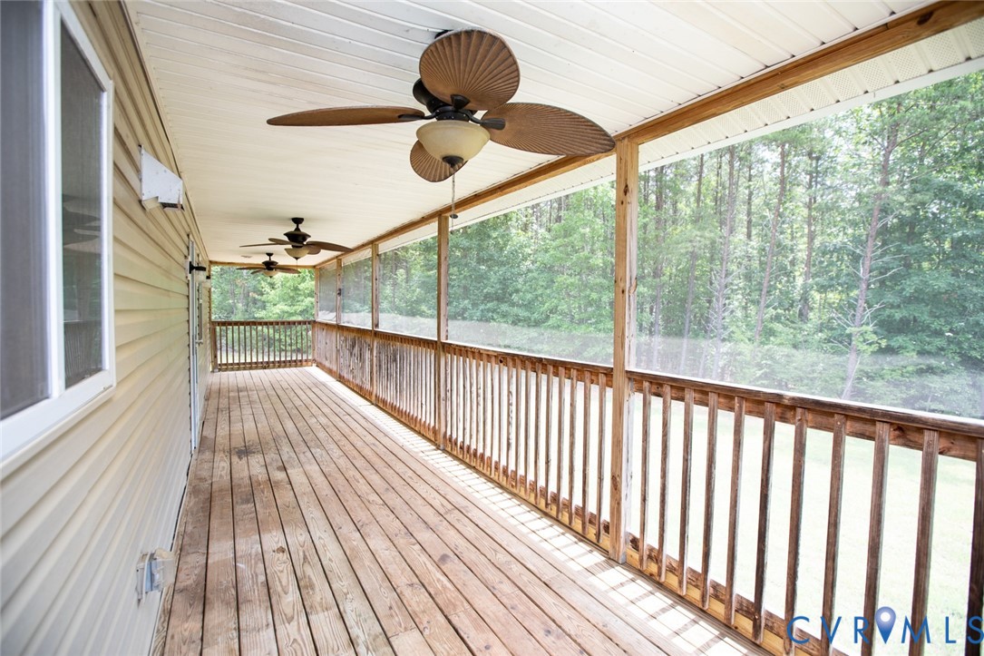 1487 Spencer Road Dillwyn, VA 23936 - Photo 6 of 40 Full screened, county front porch