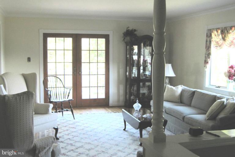 5398 Pond Mountain Road Broad Run, VA 20137 - Photo 13 of 22 Living Room