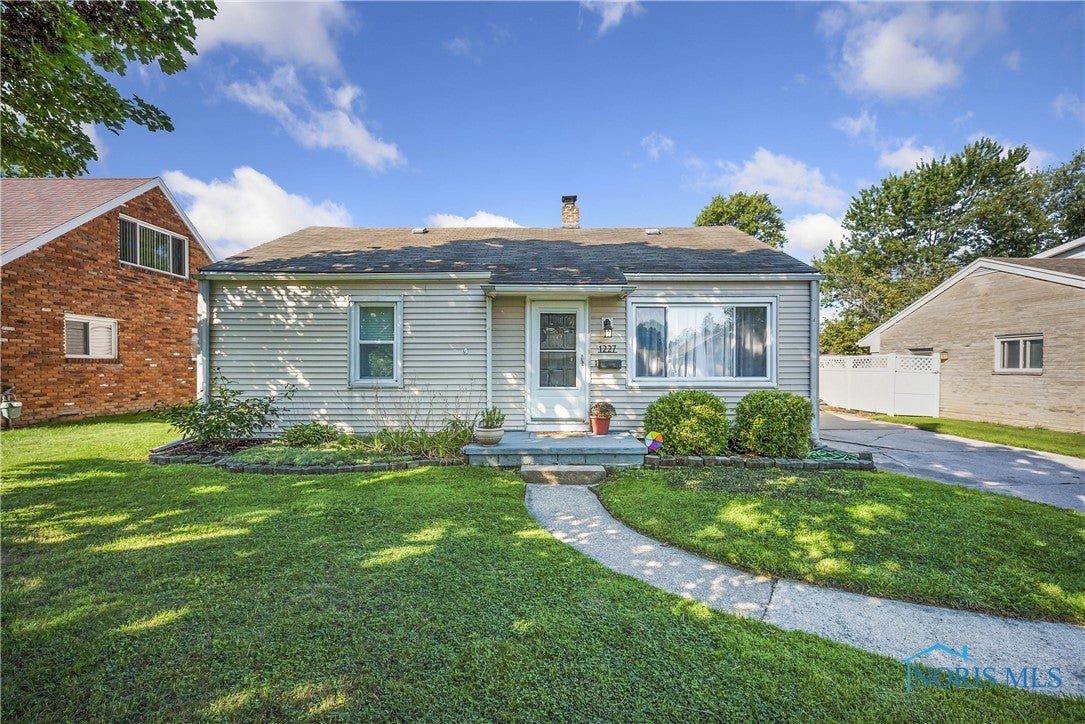 1227 Rosedale Street Maumee, OH 43537 - Photo 1 of 31 Gallery Image 1