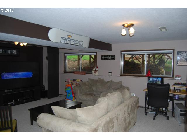 9507 Southwest 54th Avenue Portland, OR 97219 - Photo 12 of 15 Gallery Image 12