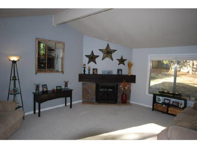 9507 Southwest 54th Avenue Portland, OR 97219 - Photo 3 of 15 Gallery Image 3
