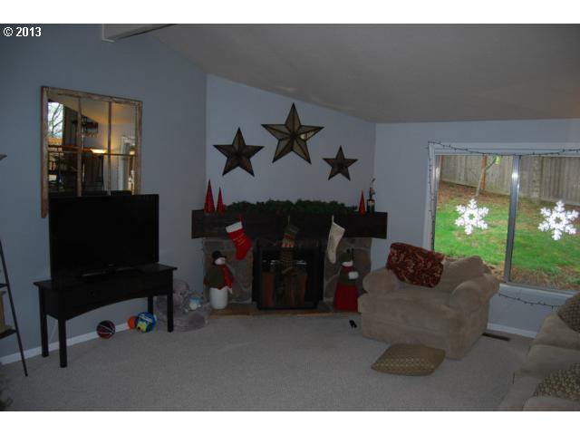 9507 Southwest 54th Avenue Portland, OR 97219 - Photo 4 of 15 Gallery Image 4