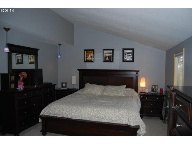 9507 Southwest 54th Avenue Portland, OR 97219 - Photo 7 of 15 Gallery Image 7