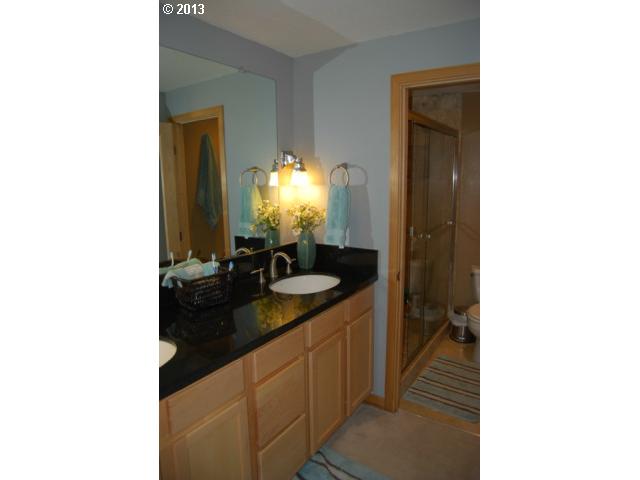 9507 Southwest 54th Avenue Portland, OR 97219 - Photo 10 of 15 Gallery Image 10
