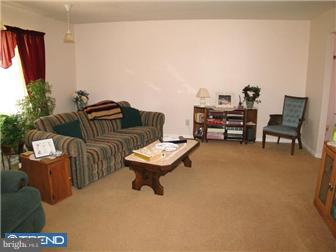 9 Rivulet Way Hamilton, NJ 08619 - Photo 4 of 12 Living Room