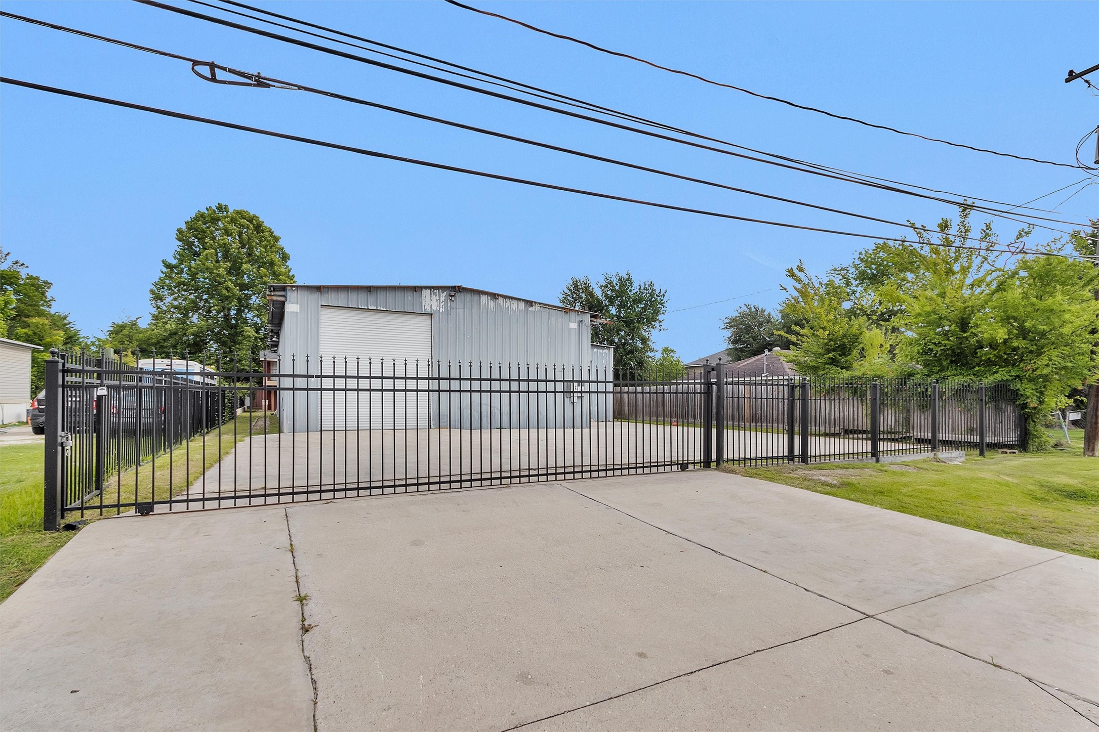 207 Aldine Mail Rte Road Houston, TX 77037 - Photo 2 of 44