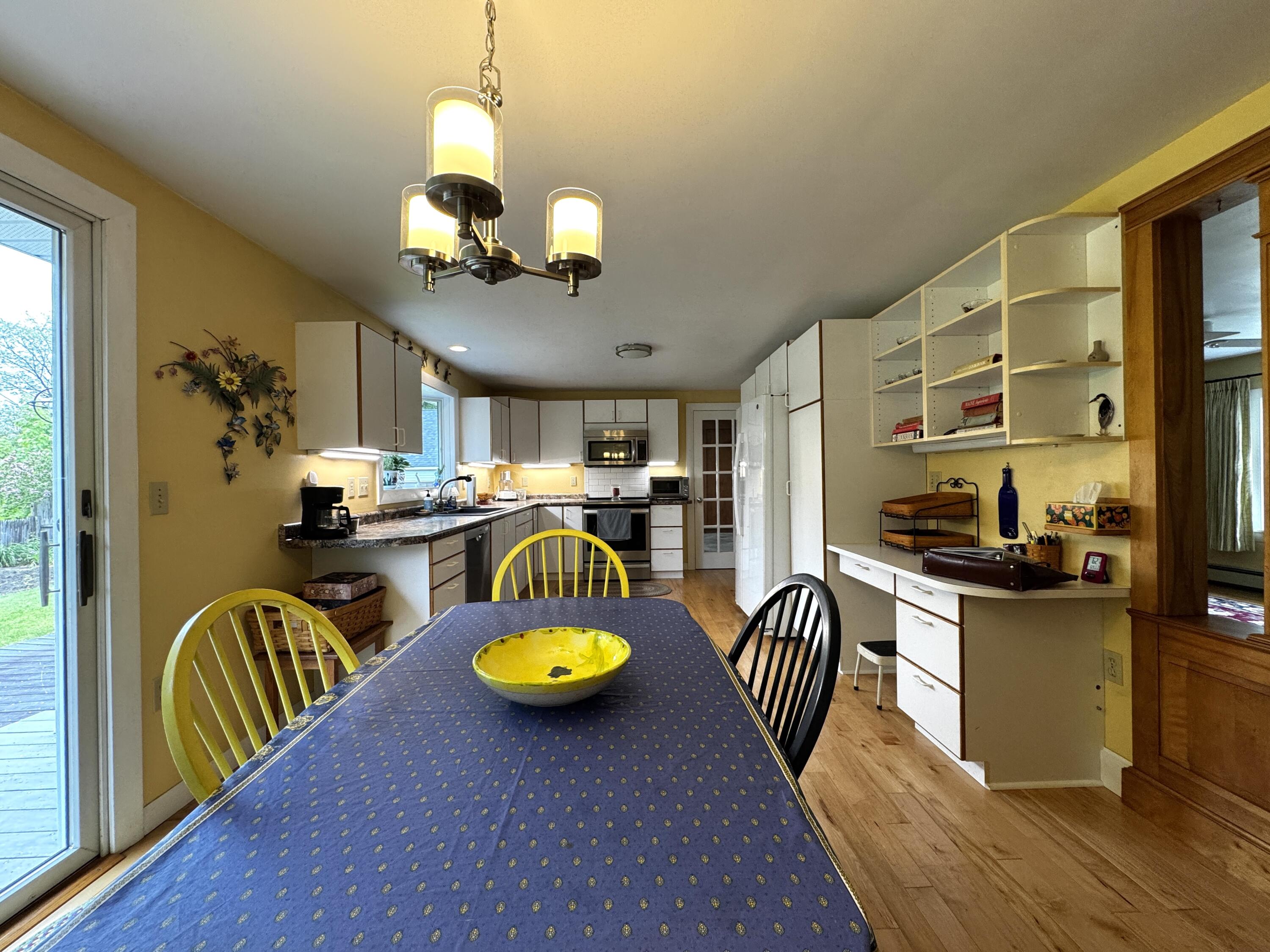 18 Rand Road Yarmouth, ME 04096 - Photo 17 of 58 Eat-in kitchen