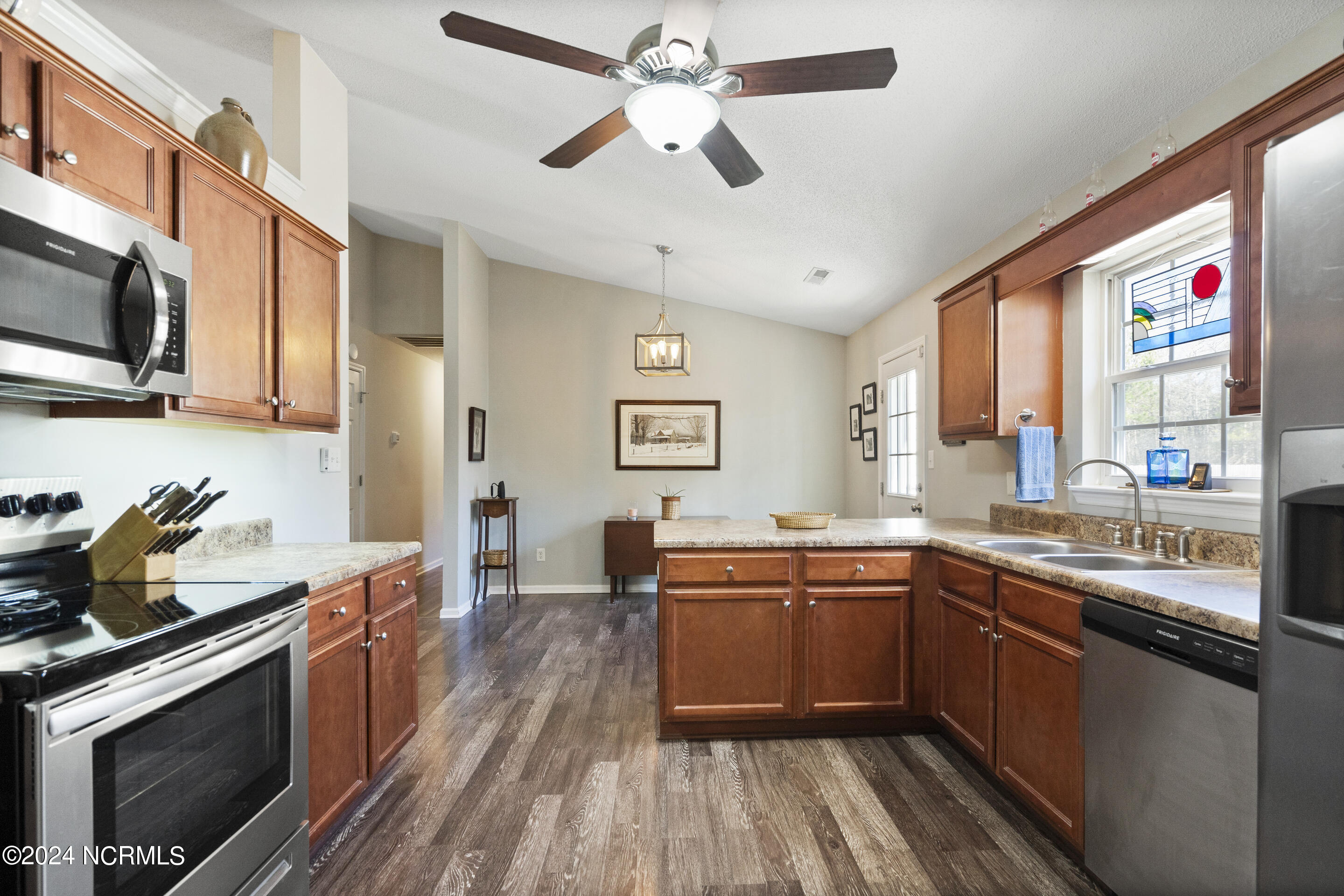 102 Burrell Lane Richlands, NC 28574 - Photo 17 of 43 Kitchen