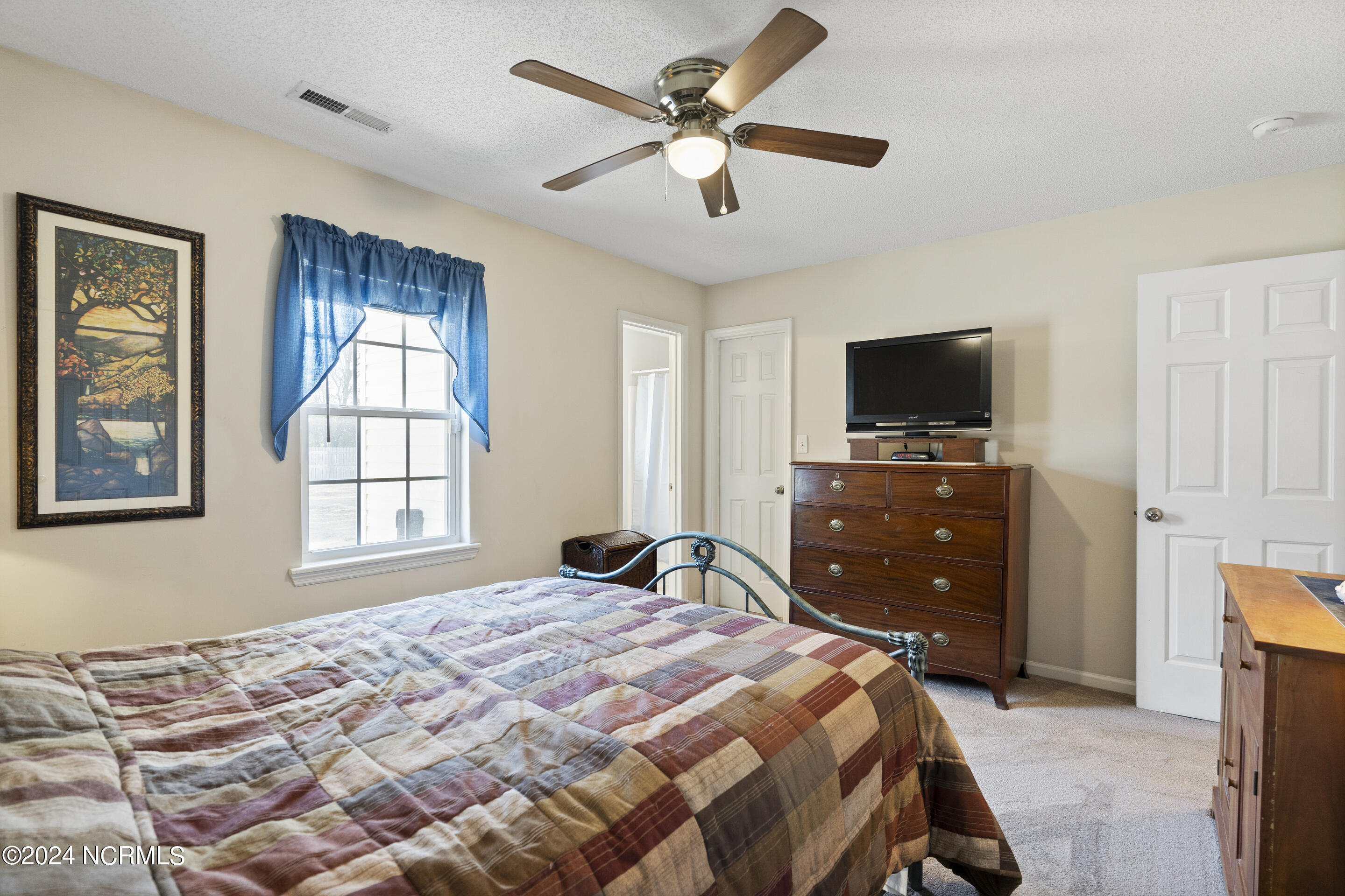 102 Burrell Lane Richlands, NC 28574 - Photo 19 of 43 Master Bedroom