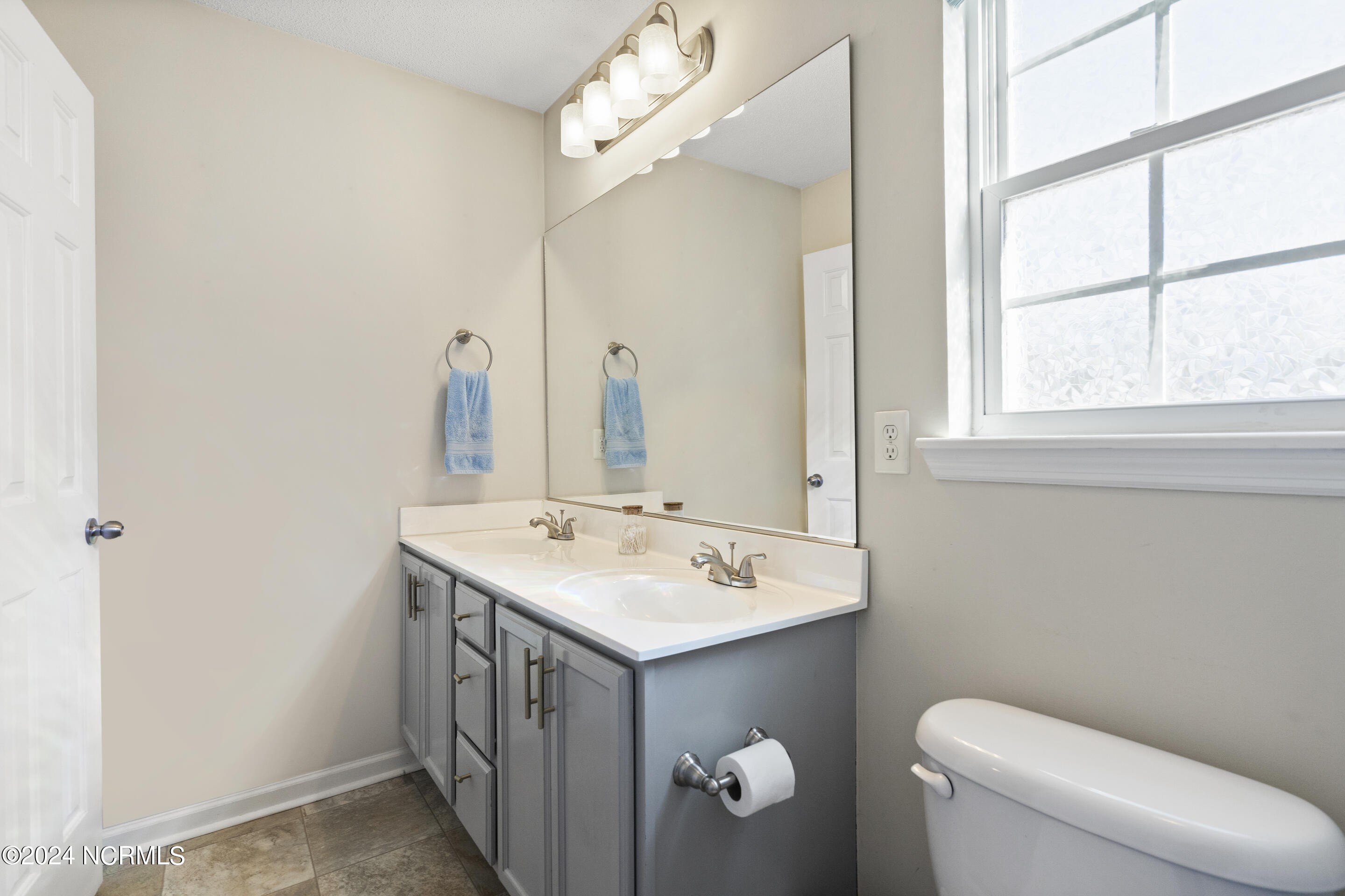 102 Burrell Lane Richlands, NC 28574 - Photo 21 of 43 Master Bathroom