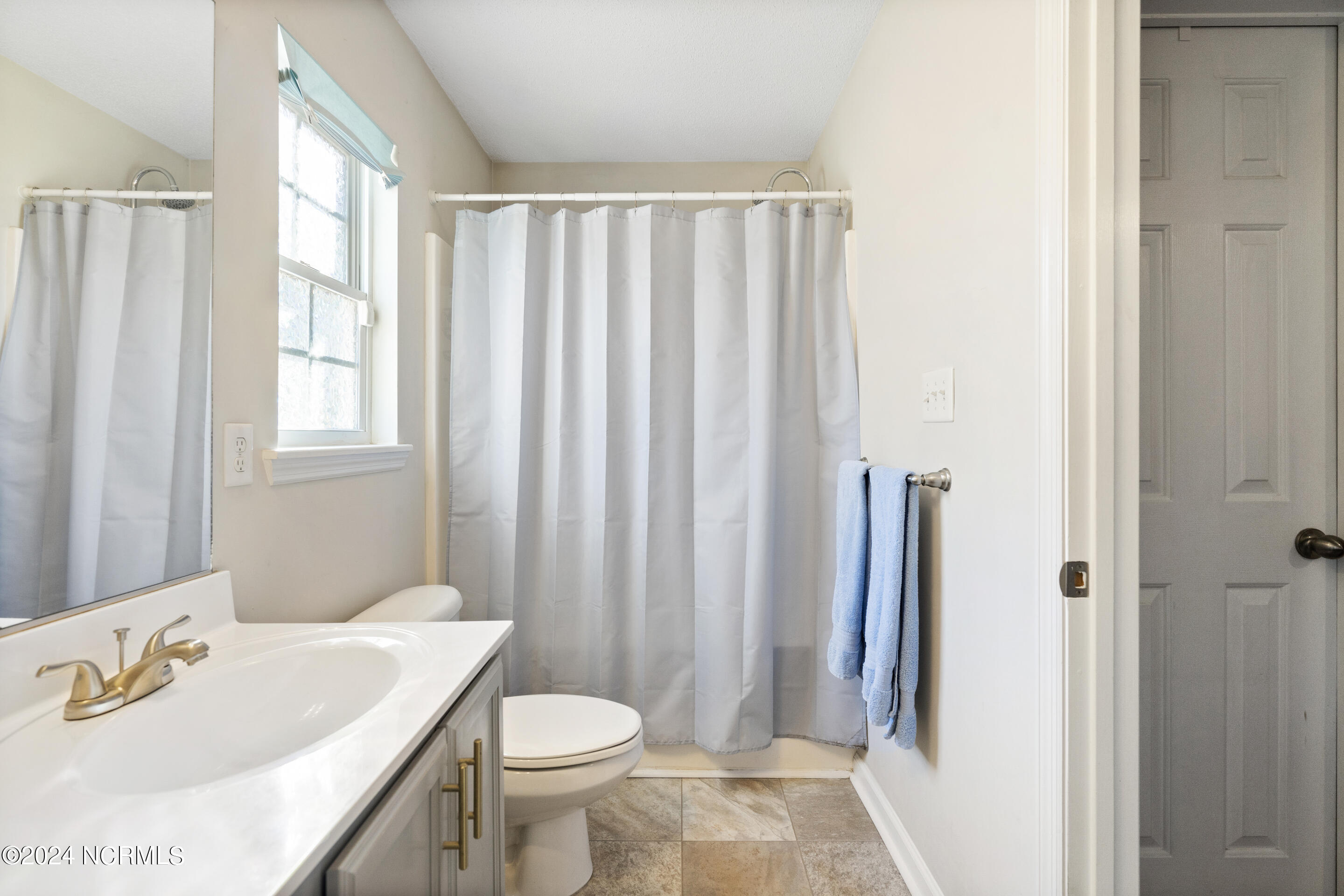 102 Burrell Lane Richlands, NC 28574 - Photo 22 of 43 Master Bathroom