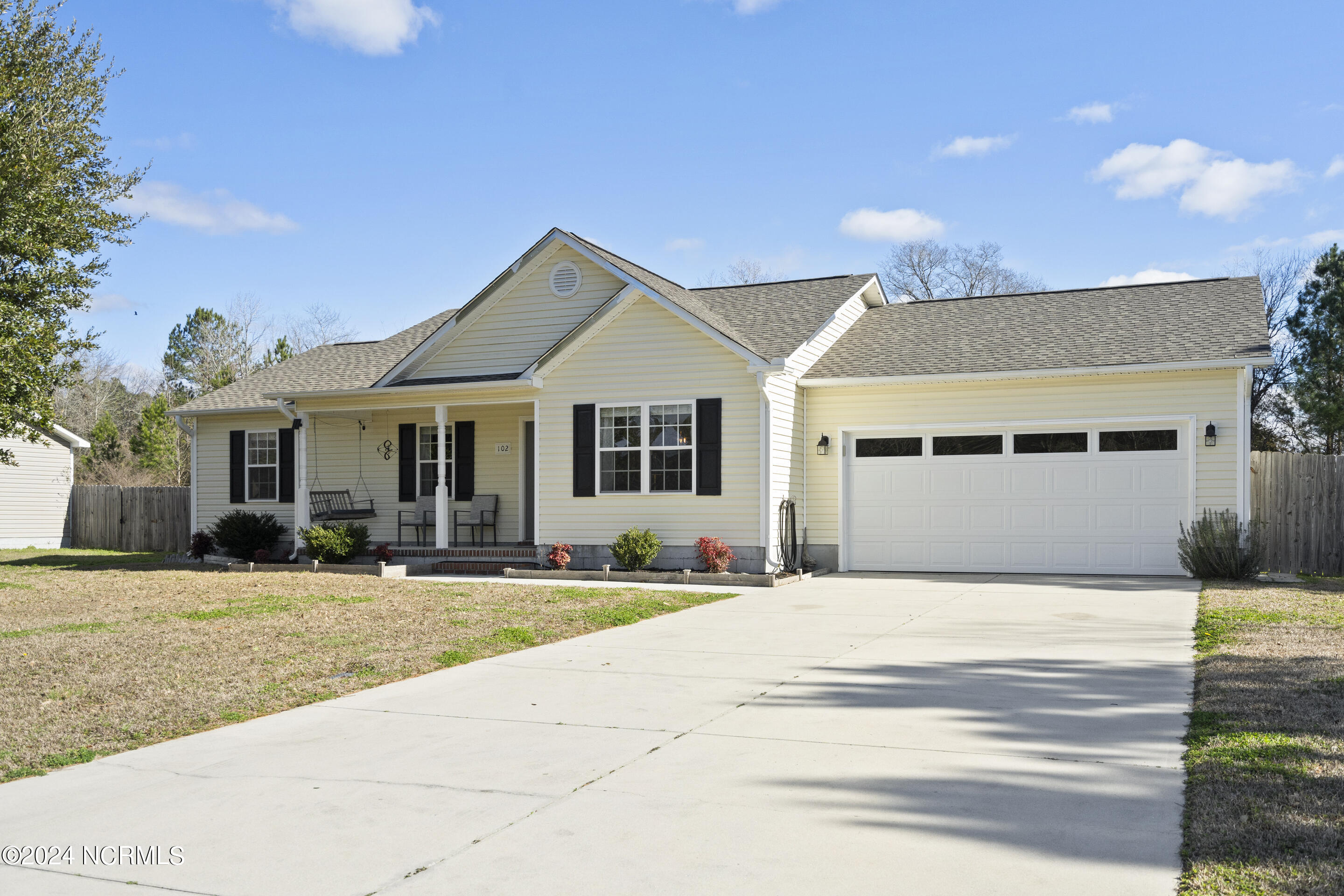 102 Burrell Lane Richlands, NC 28574 - Photo 3 of 43 Driveway