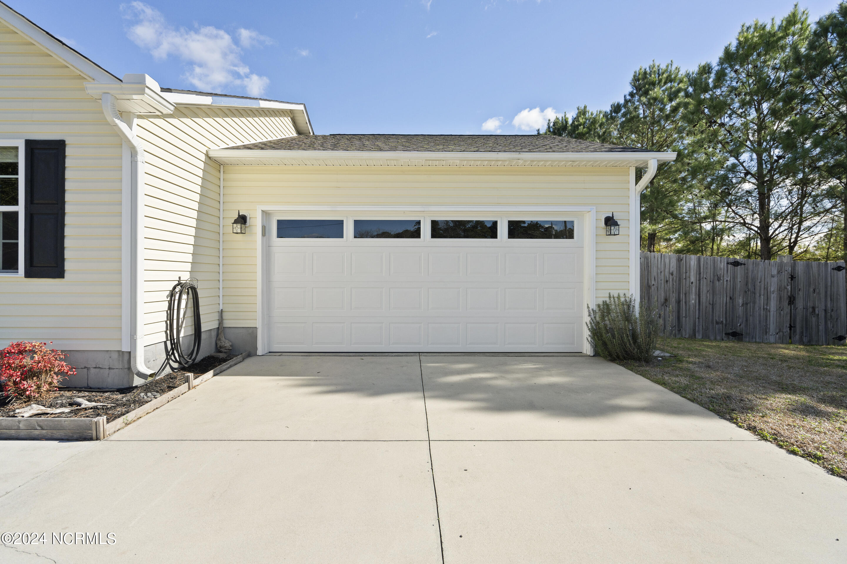 102 Burrell Lane Richlands, NC 28574 - Photo 37 of 43 Garage