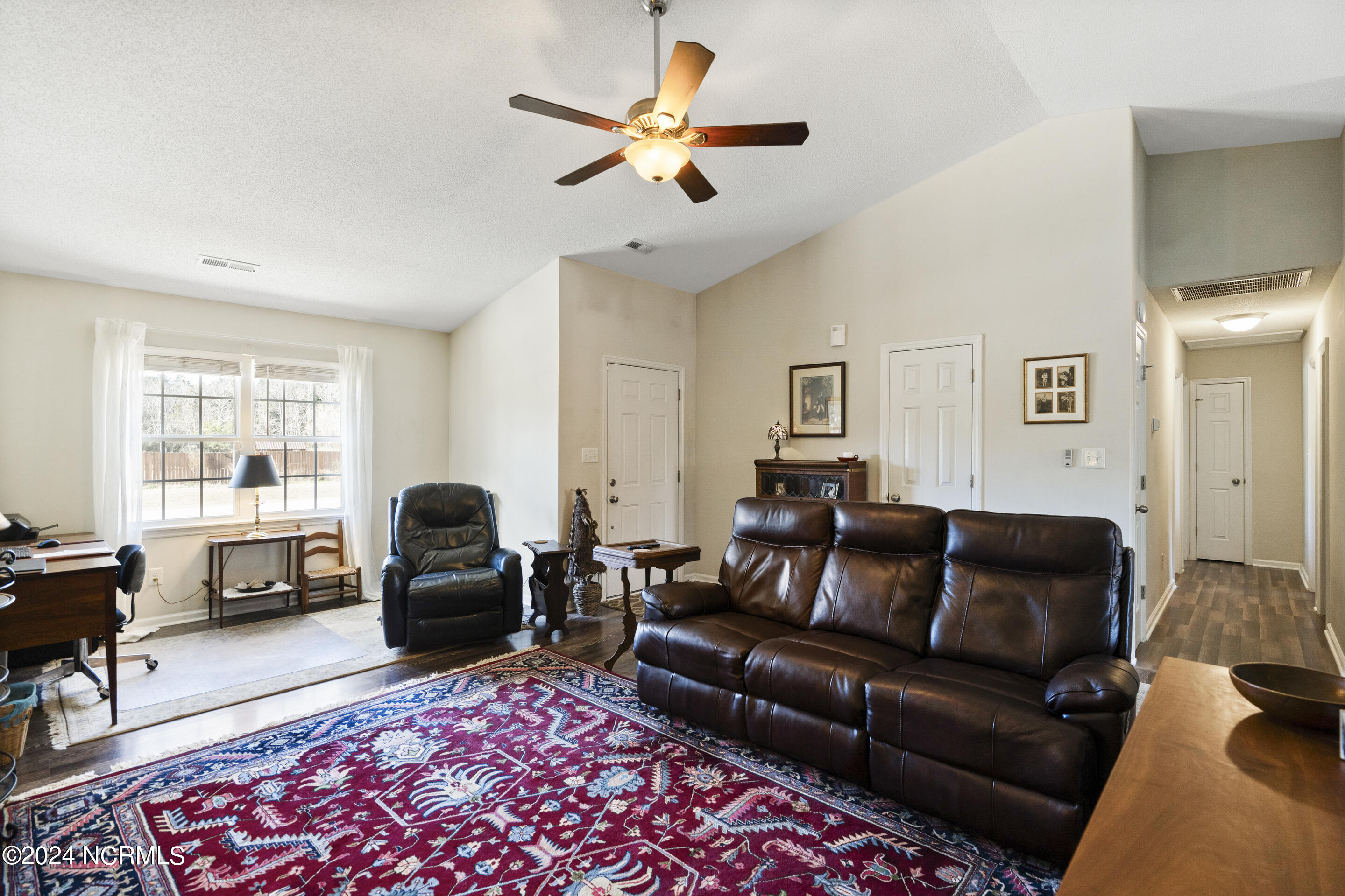 102 Burrell Lane Richlands, NC 28574 - Photo 7 of 43 Living Room