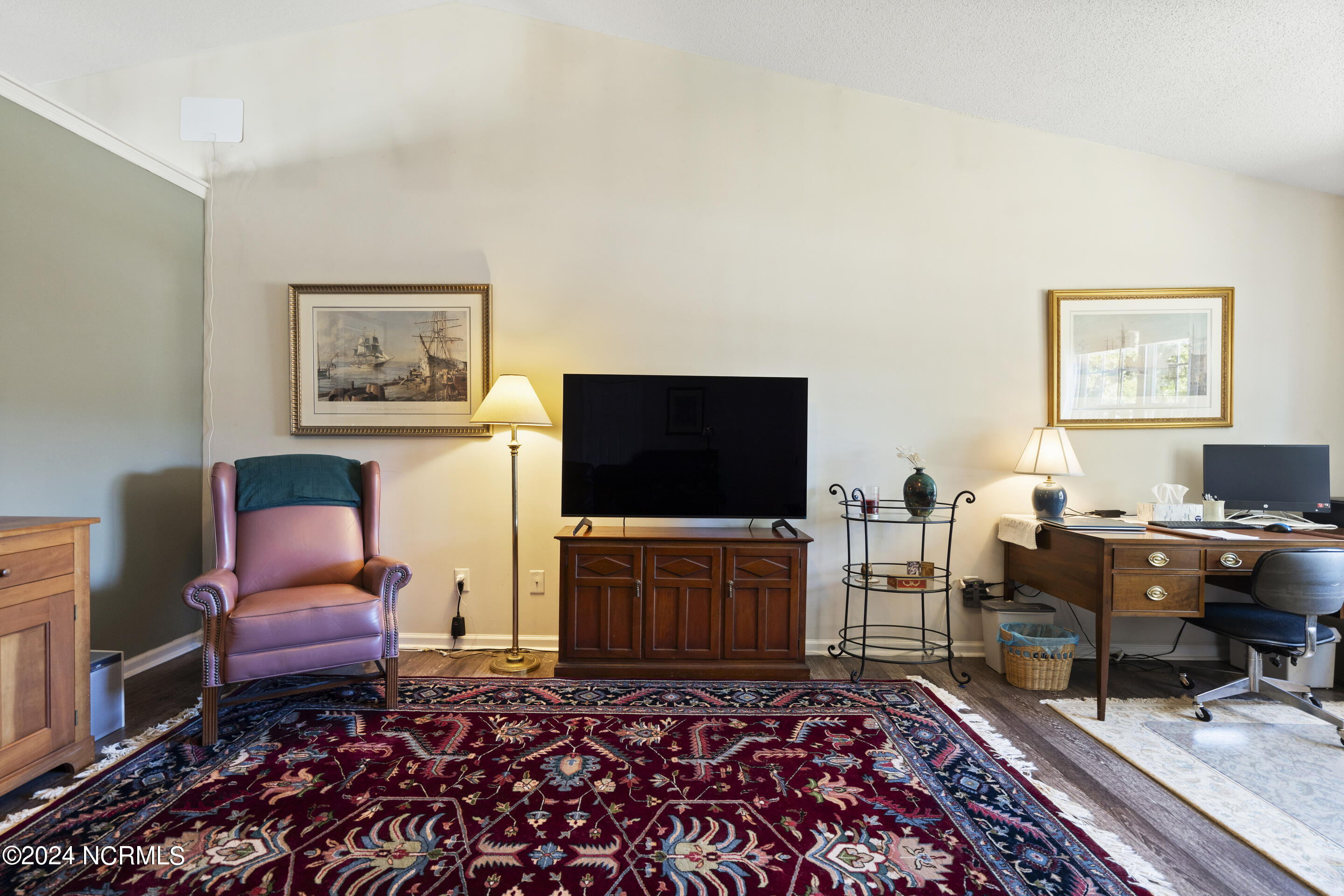 102 Burrell Lane Richlands, NC 28574 - Photo 8 of 43 Living Room